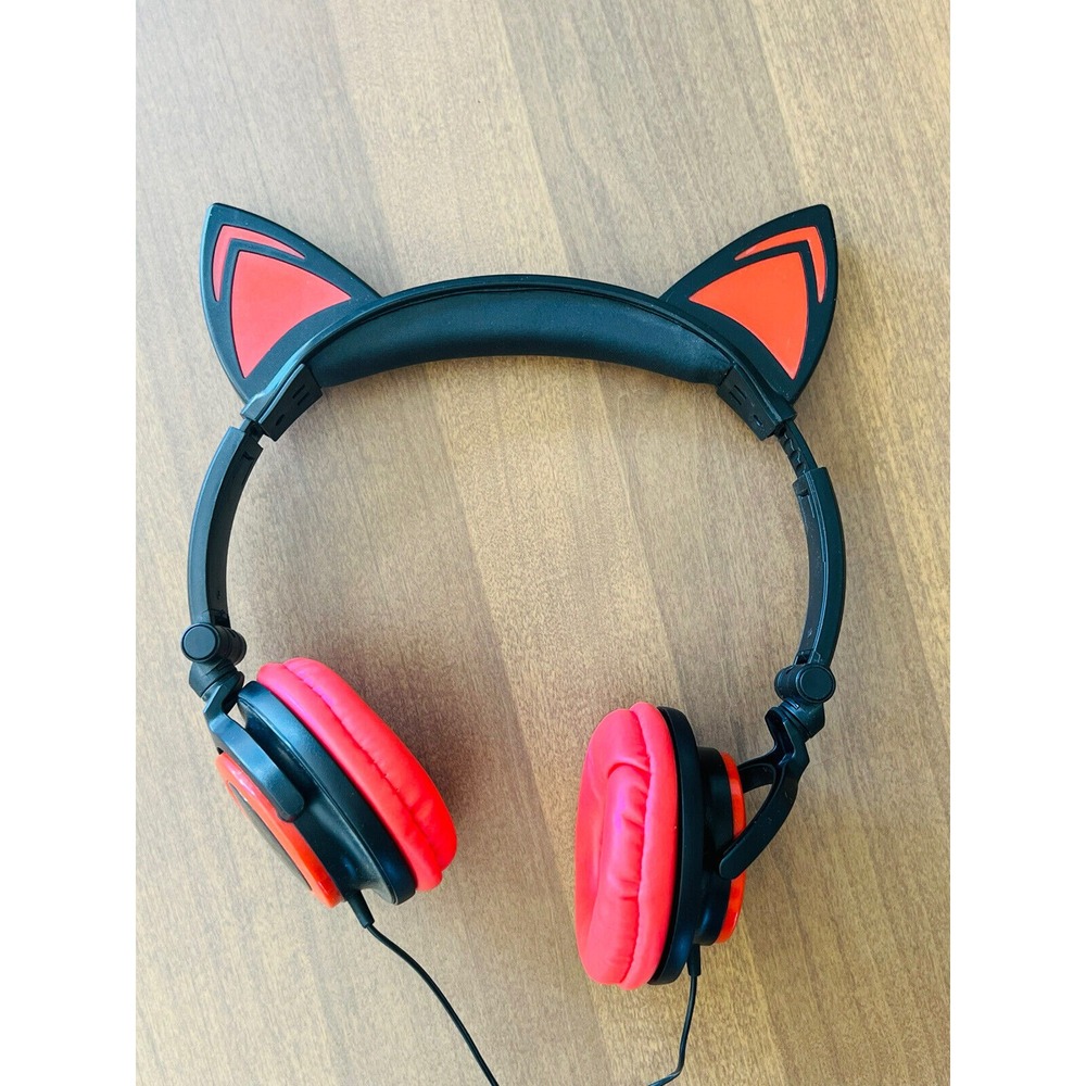 HYPE Cat Ears LED Lights Headphones with Mic Red and Black‎ 5 ft cord